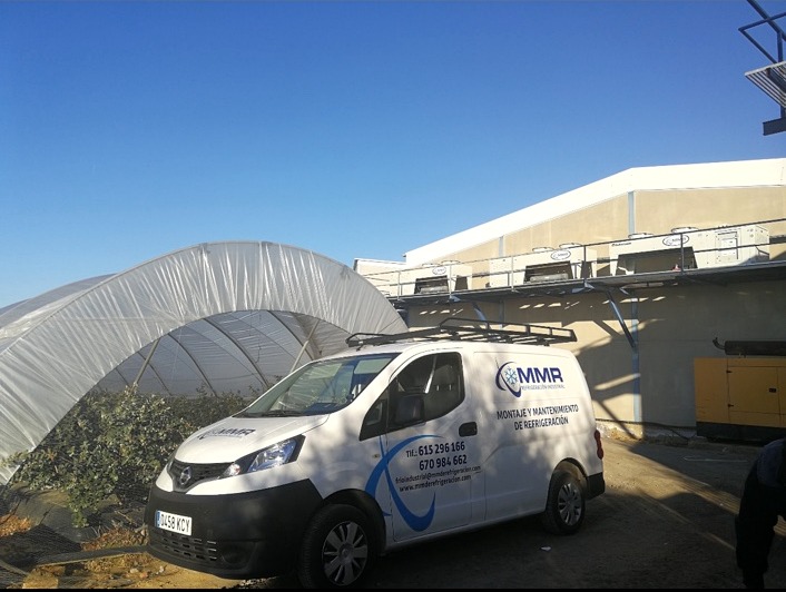 Vehículo de MMR en una instalación industrial